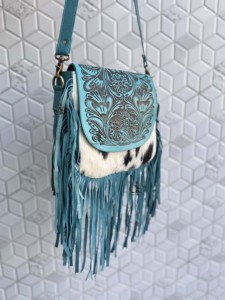 Hermosa Bolsa de Hombro de Cuero con Flecos de Piel de Vaca, Diseño 2026, Hecha a Mano con Tallado y Detalles en Turquesa, Estilo Western - Product Image 2