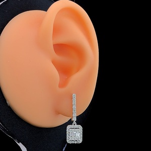 Pendientes Colgantes con Halo de Esmeraldas y Diamantes Cultivados en Laboratorio con Certificación IGI, Corte E VVS |   Plata 925 Chapada en Oro de 2.50g para Regalo - Product Image 2