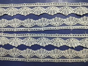 Dentelle de haute qualité en nylon/organza blanc, bordure festonnée brodée (nouvelle collection), dentelle transparente à bordure échelle (nouvelle collection) - Product Image 3