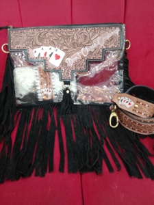 Bolso Bandolera Unisex de Cuero Vacuno Estilo Western, Diseño Floral Tallado a Mano, 20-36L, Impermeable, Antirrobo, Disponible en Stock - Product Image 4