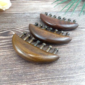 Masseur facial Gua Sha en bois rustique écologique avec artisanat en bois d'acacia massif pour la relaxation musculaire - Cadeau du Nouvel An - Product Image 2