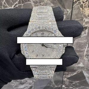 Montre mécanique de luxe entièrement sertie de diamants Moissanite VVS1, en acier inoxydable, avec mouvement japonais entièrement automatique et cadran analogique en verre. - Product Image 1