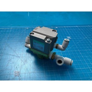 Válvula de Aire CKD NAB1-10-B Usada Como Pieza de Repuesto para Equipos de Semiconductores Legacy - Product Image 1