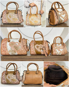 Sac bandoulière unisexe en cuir de vachette repoussé à la main, motif cœur, style boutique, idéal pour les week-ends – Nouveauté - Product Image 3