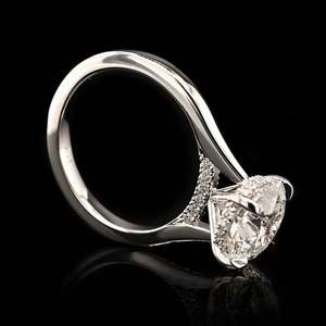 Fournisseur de bijoux de luxe VVS DIAM, bague en or 14 carats avec moissanite, coupe brillante, pavé caché, griffes d'aigle - Product Image 2
