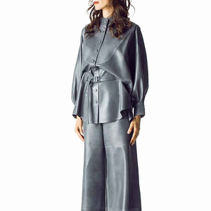 Chemisier pour femme en similicuir à col mandarin, boutonné sur le devant, à manches longues, avec ceinture à la taille, style minimaliste, débardeur - Product Image 3