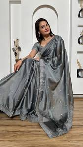 Sari de seda Rangoli con lentejuelas, bordado Dori y pedrería, con blusa de seda Banglori - Product Image 1