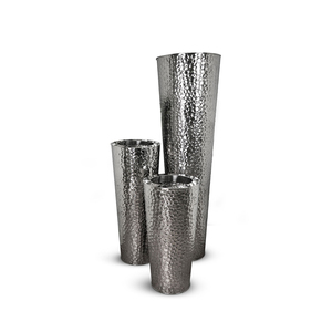 Ensemble de jardinières modernes en acier inoxydable avec finition martelée et trous de drainage pour la décoration intérieure/extérieure des fleurs et plantes vertes, utilisation en jardin - Product Image 1