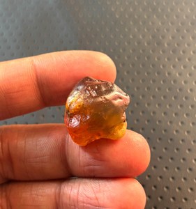 โทแพซสีทองธรรมชาติ โทแพซอิมพีเรียลแบบหยาบ คริสตัลพลอยสำหรับทำเครื่องประดับ หินหลวม ขายส่งจำนวนมาก - Product Image 3