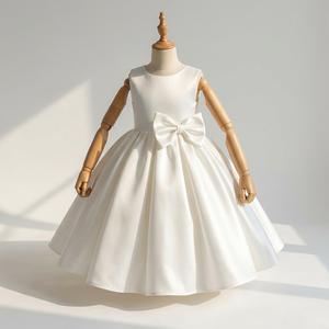 Vestido de Fiesta Blanco con Lazo Grande para Niñas, Tela Segura de Alta Calidad, Cómodo, para Cumpleaños, Eventos Escolares, Precio Accesible, UE - Product Image 1