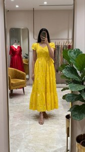 Vestido Maxi Floral Blossom Breeze, Vestido Maxi Cómodo con Estampado Floral de Jardín Primaveral, Vestido Maxi Elegante con Estampado de Pétalos - Product Image 3