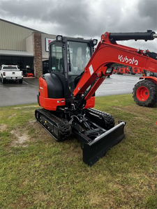 Mini-excavatrice Kubota KX033-4 de 3 tonnes, compacte et puissante, modèle 2025, idéale pour la construction, avec garantie d'un an et accessoire godet. - Product Image 3