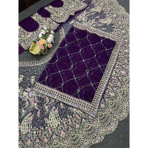 Hermosos vestidos de noche Lehenga Choli con codificación de trabajo de secuencia intrincada - Product Image 3