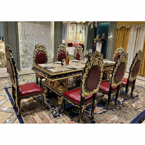Exquisito juego de comedor tallado en hojas de oro para villas de lujo, mesa de madera de teca personalizada, sillas de comedor de cuero genuino con aspecto rojo real - Product Image 1