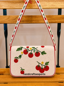 Sac à bandoulière artisanal perlé motif tomate, sac à main tendance pour femme, design brodé coloré, léger et stylé - Product Image 2