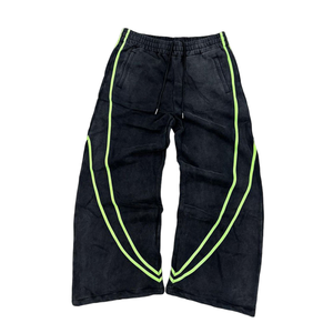 Pantalon de survêtement noir pour homme à jambe large avec bandes latérales roses, taille élastique et cordon de serrage, décontracté, tricoté mi-lourd pour l'automne - Product Image 4