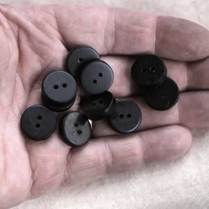 Botones de Cuerno de Búfalo Negro de Alta Calidad, Botones para Trajes, Botones para Manualidades - Product Image 1