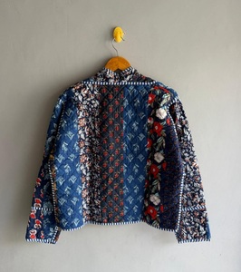 Chaqueta acolchada de algodón con estampado floral azul para mujer, abrigo de mezclilla con patchwork, ropa exterior informal de invierno con bolsillos, regalo para ella. - Product Image 6