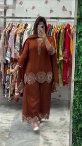 Ensemble Sharara en soie Rangoli avec élégantes décorations de perles et micro-détails cousus à l'intérieur, Salwar Kameez ethnique, tenue de fête pour femmes - Product Image 4