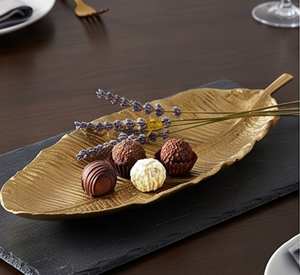 Bol décoratif en métal doré en forme de feuille, fait main, poli, élégant, idéal pour offrir, décoration de table raffinée - Product Image 3