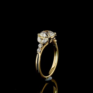 Bague de mariage vintage en or massif 14 carats avec diamant rond certifié IGI de 1,5 carat et accent marquise, bande feuille, bague fine - Product Image 2