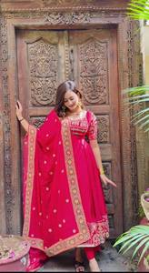 Hermoso traje Anarkali de diseñador para fiestas, en un nuevo y elegante estilo. - Product Image 2