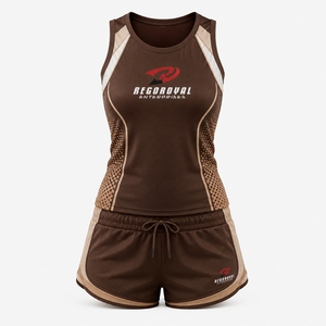 Ensemble moderne deux pièces pour femme : haut sans manches respirant et short assorti – Tenue d'été sportive - Product Image 1