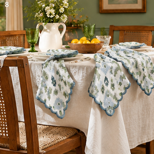 Nappe de table carrée brodée traditionnelle RIDHi, 100% coton, faite à la main, lavable, écologique, personnalisable, bord festonné, motif floral - Product Image 3