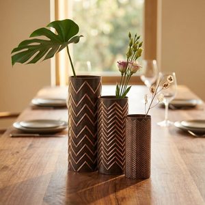 Juego de 3 Jarrones de Metal Color Cobre Antiguo de 9 cm con Diseño Chevron, Decoración para el Hogar y Hoteles, Ideal para Bodas - Product Image 1