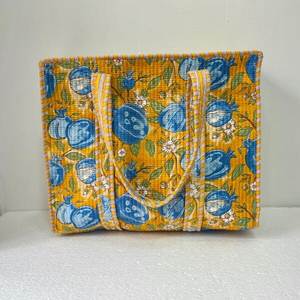 Sac fourre-tout matelassé en coton Kantha jaune moutarde et bleu grenade, idéal pour le rangement, sac à bandoulière de voyage pour femme - Product Image 2