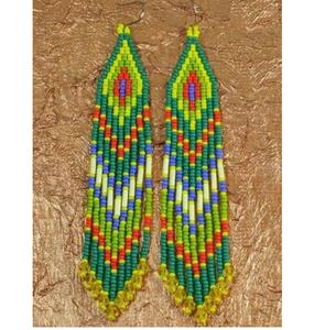 Boucles d'oreilles en perles de verre radiantes pour une tenue de soirée élégante, avec des détails faits à la main et un style confortable et tendance - Product Image 2