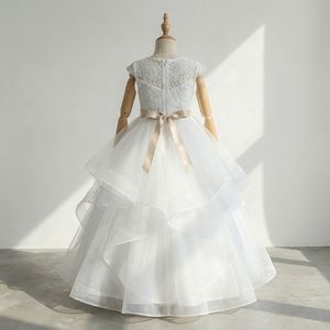 ชุดเดรสสำหรับเด็กผู้หญิง ดีไซน์เนอร์ ตกแต่งด้วยลูกไม้ที่ตัวเสื้อและกระโปรงผ้าออร์แกนซ่าแต่งระบาย เหมาะสำหรับโอกาสพิเศษ - Product Image 2