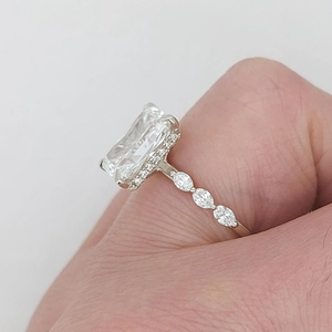 แหวนหมั้นเพชรทรงเอเมอรัลด์ ดีไซน์คลาสสิกสำหรับผู้หญิง ทองคำแท้ 18K เพชรรับรองโดย IGI - Product Image 4