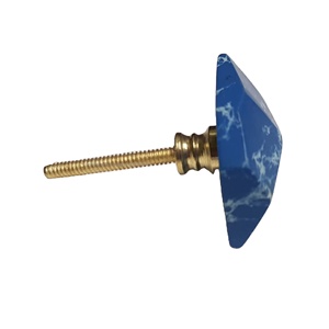 Pomo de puerta de cocina de resina hecho a mano ecológico de lujo con borde de latón dorado manija de armario estilo Ángel de mármol sólido - Product Image 1