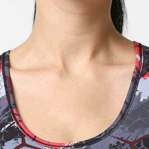 เสื้อชั้นในกีฬาพิมพ์ลายแบบซับลิเมชั่นสำหรับผู้หญิง ขายส่ง เสื้อโยคะแบบ Racerback รับทำโลโก้ตามสั่ง OEM ชุดออกกำลังกายแบบกระชับรับแรงกระแทกสูง ชุดออกกำลังกายในยิม - Product Image 6