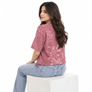 Camisetas versátiles de corte relajado para mujer, con lavado ácido, diseñadas para la moda moderna y el uso diario cómodo. - Product Image 2