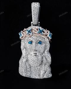 Colgante de Jesús Personalizado con Moissanita |   2.65 pulgadas de altura |   Oro blanco de 14 quilates sobre plata 925 |   Colgante con Incrustaciones de Diamantes para Hombre - Product Image 1