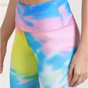 Leggings taille haute confortables avec design sans couture pour un effet ventre plat, fabriqués en tissu doux, extensible et respirant - Product Image 5