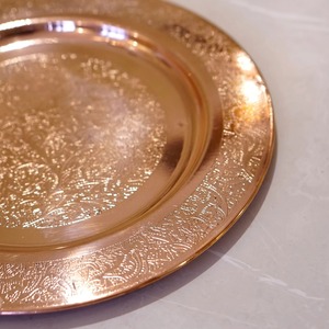 Plato de presentación redondo de latón hecho a mano, el más vendido, perfecto para el hogar, hoteles, bodas, vajilla, platos y decoración de mesa. - Product Image 4