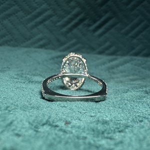 Magnífico Anillo de Diamante Ovalado de 7.52 CT Cultivado en Laboratorio en Platino PT950 para Mujer - Product Image 4