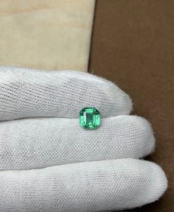 พลอยมรกตสีเขียวธรรมชาติคุณภาพสูง รูปทรงแปดเหลี่ยม น้ำหนัก 2.3 กะรัต สำหรับทำเครื่องประดับ - Product Image 5