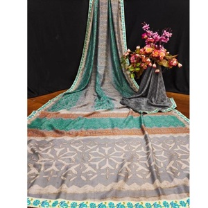 Sari de seda de la mejor calidad con diseño artístico tradicional para mujeres, que ofrece un aspecto magnífico en bodas, festivales y fiestas. - Product Image 1