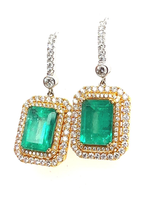 Boucles d'oreilles pendantes classiques taille émeraude, plaqué or 18 carats, halo de diamants, bijoux de mariage pour femme, style géométrique - Product Image 2