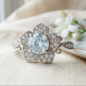 แหวนหมั้นรูปใบไม้ประดับอะความารีนธรรมชาติ ดีไซน์แบบคริสเตียน ตัวเรือนเงินแท้ 925 ประดับแบบซ่อน ดีไซน์ลายพฤกษศาสตร์สุดหรู - Product Image 1