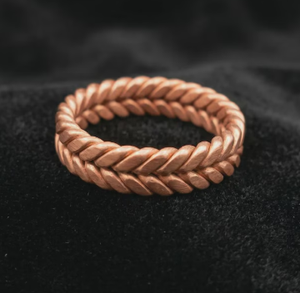 Bague magnétique en cuivre pur forgé à la main, motif double corde tressée, bijou de soulagement de la santé, vente en gros de qualité supérieure - Product Image 1