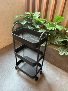 Estante de Almacenamiento Móvil de Tres Niveles de Acero Lumetal con Ruedas para Sala de Estar, Multifuncional, Minimalista, con Revestimiento Antideslizante - Product Image 2