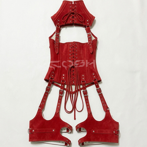 Corsé de cuero de gamuza rojo con varillas de acero y conjunto de arneses - Product Image 4