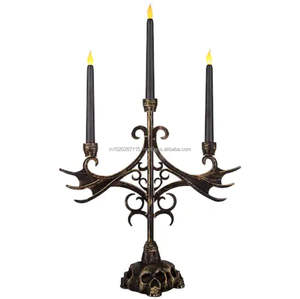 Candelabros de metal de estilo antiguo con un diseño intrincado adecuado para la decoración del hogar o el evento de banquete temático real - Product Image 4