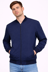 Chaqueta Bomber Azul Marino Premium para Hombre con Cierre, Ligera, Resistente al Viento, con Tela Suave y Duradera para Comodidad Durante Todo el Día - Product Image 4
