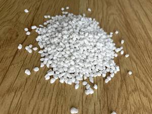 Remplisseur de carbonate de calcium en matériau PP Masterbatch Film plastique PE et application de moulage de qualité de tuyau Caco3 Masterbatch en plastique - Product Image 2